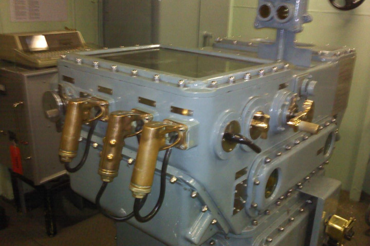 photo cuoi len va tham quan chien ham new jersey cua hai quan my