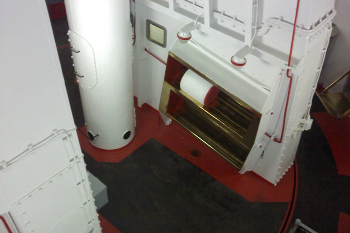 photo cuoi len va tham quan chien ham new jersey cua hai quan my