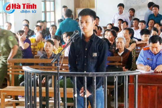 mau thuan tren ban tiec rut dao dam thung bung 2 ban nhau