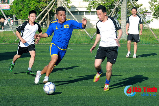 khoi tranh giai bong da cup hoi nha bao ha tinh lan thu 4