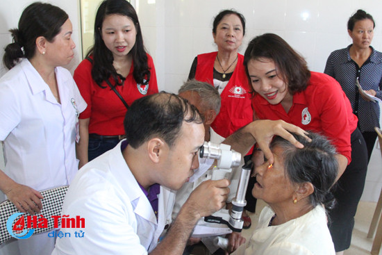 kham mo mat mien phi cho doi tuong chinh sach o nghi xuan