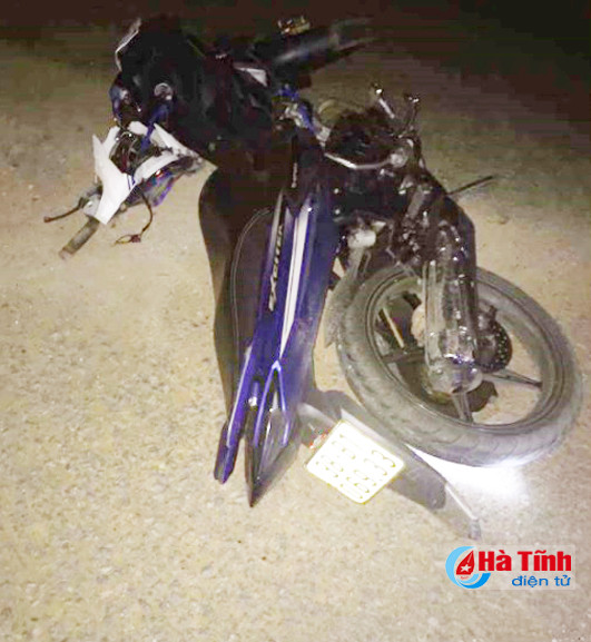 dam vao dai phan cach 2 thanh nien nhap vien nguy kich