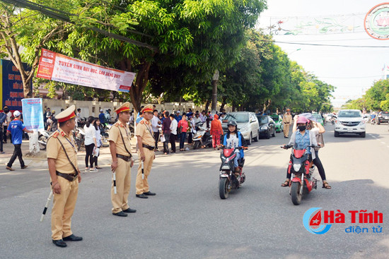 giup sy tu ha nhiet ap luc thi