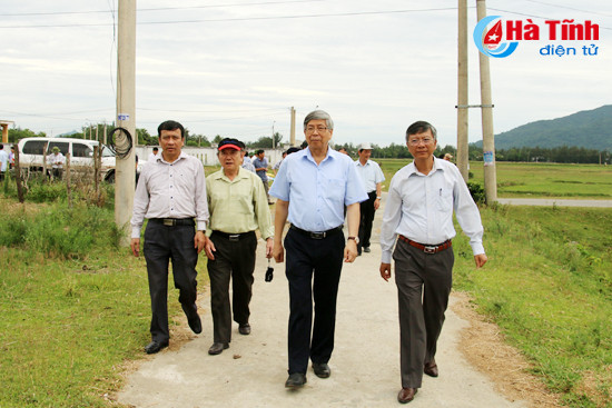 chu tich vusta cung cac chuyen gia khao sat khu vuc mo sat thach khe