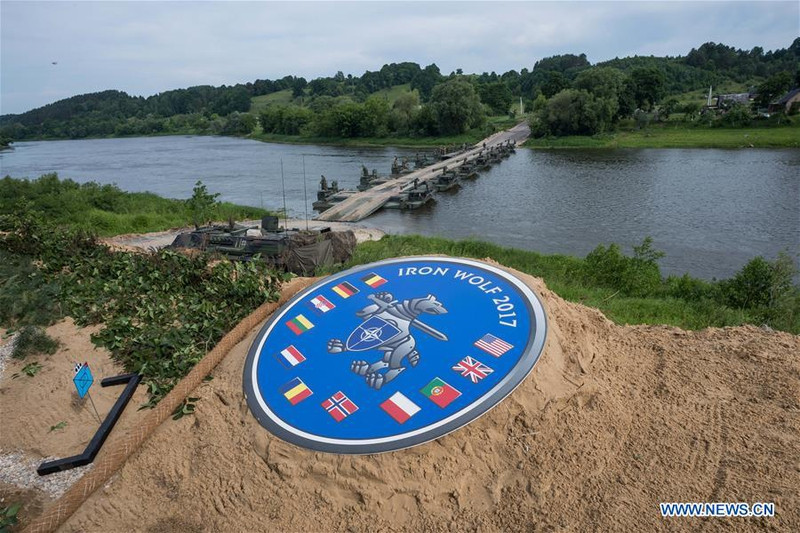 photo can canh tap tran cho soi sat 2017 cua nato gan bien gioi nga