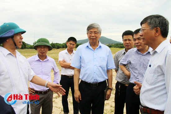 chu tich vusta cung cac chuyen gia khao sat khu vuc mo sat thach khe