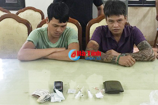 ngang nhien chich ma tuy ben duong 2 doi tuong bi bat