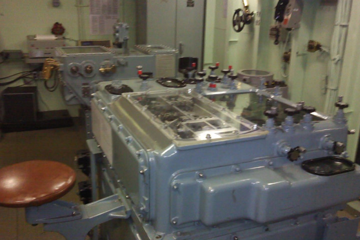 photo cuoi len va tham quan chien ham new jersey cua hai quan my