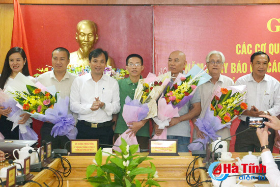 bao chi tiep tuc thuc hien dung ton chi muc dich gop phan dinh huong du luan