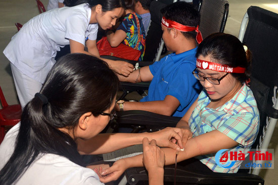 bi thu dang uy khoi doanh nghiep ha tinh truc tiep hien mau nhan dao