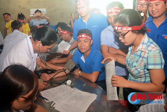 bi thu dang uy khoi doanh nghiep ha tinh truc tiep hien mau nhan dao