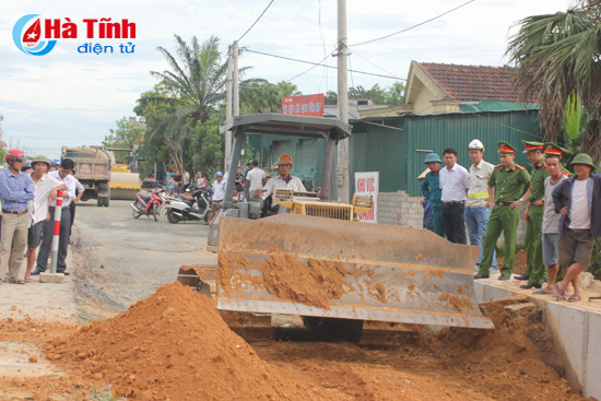 go nut that mat bang thi cong du an ql1a doan phia nam tp ha tinh