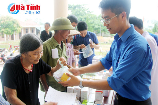 500 doi tuong chinh sach duoc kham chua benh va cap thuoc mien phi