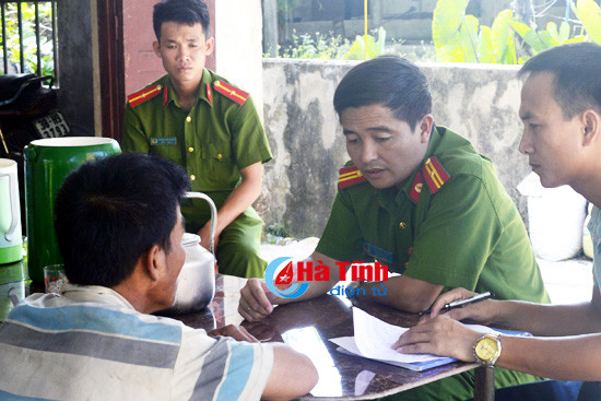 giai cuu nguoi vo bi chong dung dao khong che nhot vao phong kin