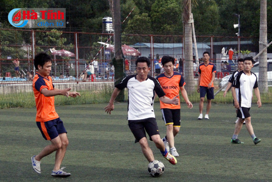 ket thuc thanh cong giai bong da cup hoi nha bao ha tinh lan thu 4