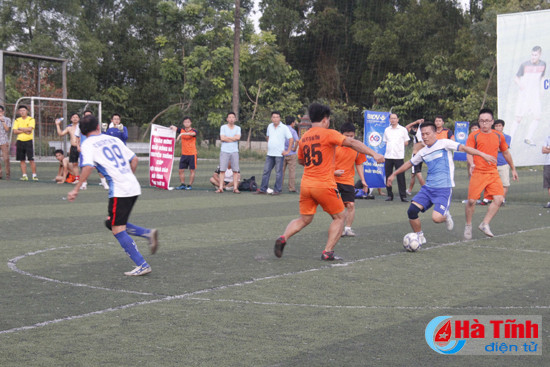 ket thuc thanh cong giai bong da cup hoi nha bao ha tinh lan thu 4