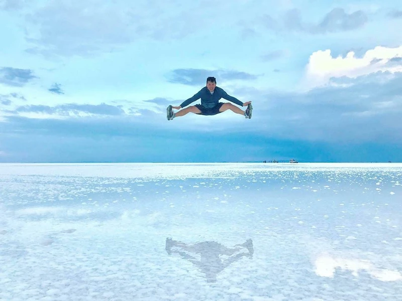 nghet tho vi canh tuong ao den kho tin o bien muoi bolivia