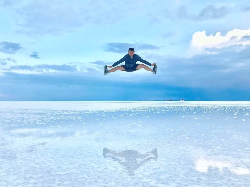 nghet tho vi canh tuong ao den kho tin o bien muoi bolivia