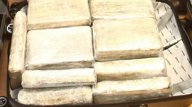 canh sat argentina thu giu 2 tan cocaine tri gia 60 trieu usd