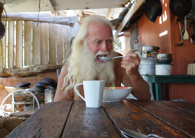 Xuất hiện Robinson phiên bản thực, 20 năm sống một mình trên đảo hoang ảnh 2 xuat hien robinson phien ban thuc 20 nam song mot minh tren dao hoang