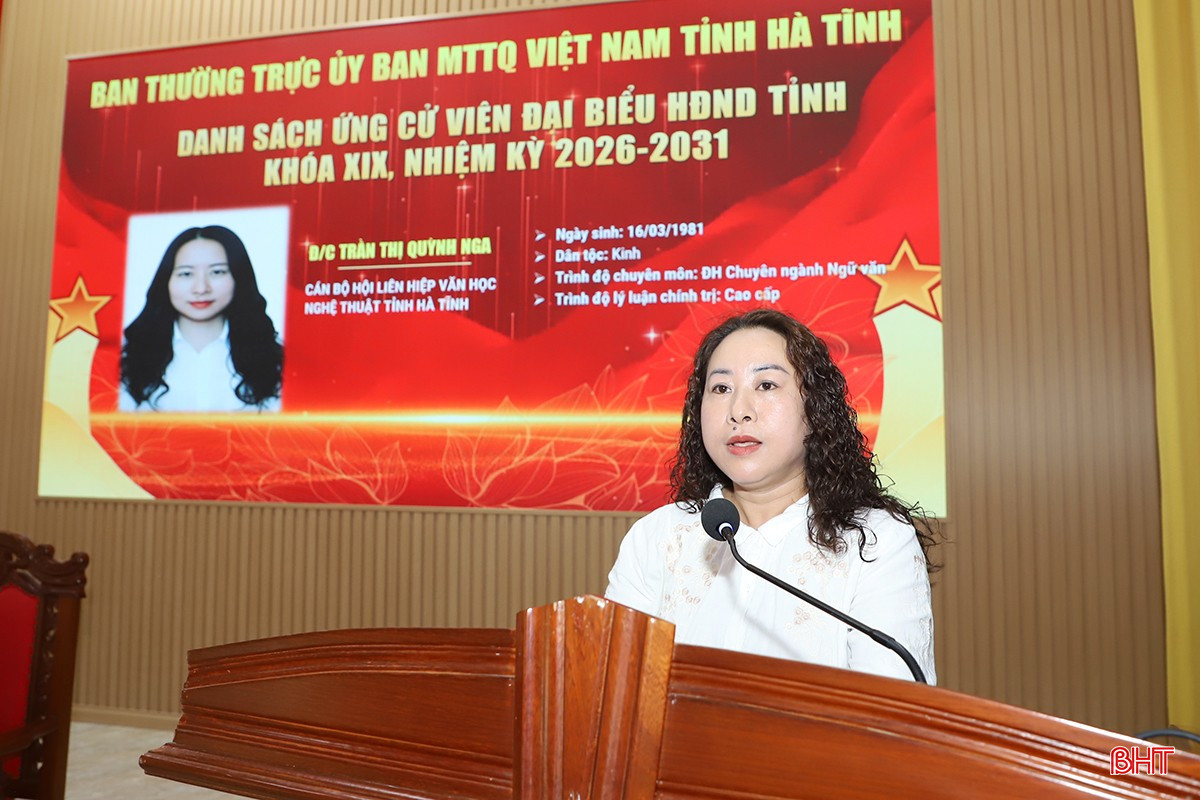 Bà Trần Thị Quỳnh Nga - cán bộ Hội Liên hiệp Văn học nghệ thuật Hà Tĩnh trình bày chương trình hành động.