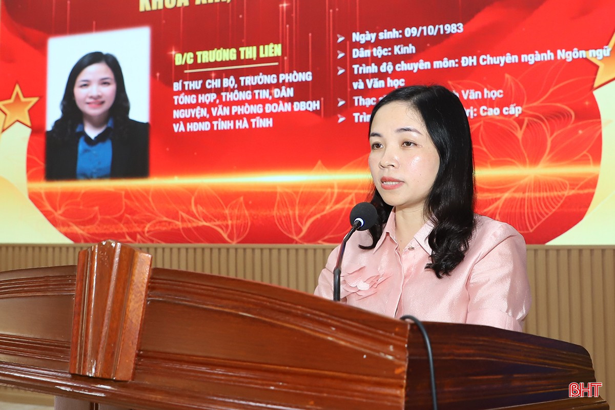 Bà Trương Thị Liên - Trưởng phòng Tổng hợp, Thông tin, Dân nguyện Văn phòng Đoàn ĐBQH và HĐND tỉnh trình bày chương trình hành động.