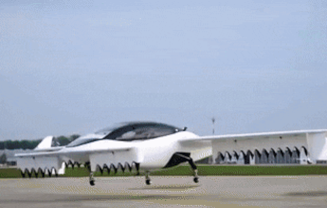 Taxi bay thử nghiệm thành công, giá cước “như taxi thường”
