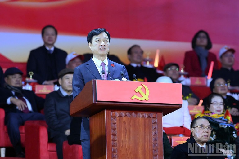 Bí thư Thành ủy Nguyễn Duy Ngọc phát biểu khai mạc chương trình.