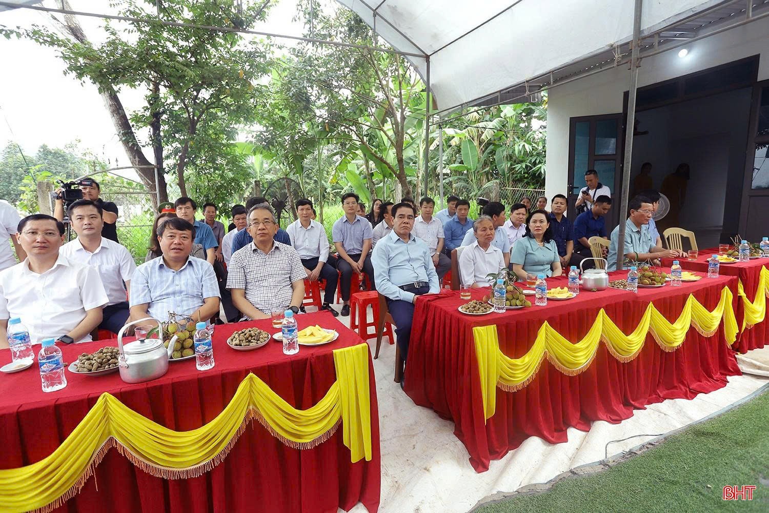 Chủ tịch UBND tỉnh Võ Trọng Hải cùng đại biểu dự lễ khánh thành, bàn giao nhà ở thuộc chương trình xóa nhà tạm, nhà dột nát tại huyện Hương Sơn. z6650474261268-2e8fe672f88e9995b711b04fc75575ce.jpg