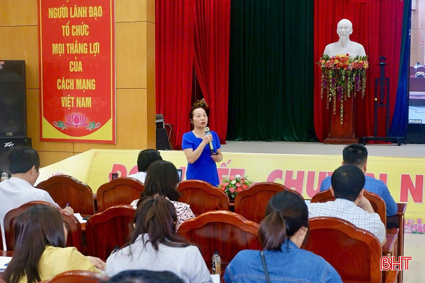 Bà Nguyễn Thị Thúy Nga – Chủ tịch Hội đồng thành viên Công ty TNHH Tư vấn tài chính và kế toán FAC (Hà Nội) cung cấp các thông tin tại hội nghị. bqbht_br_z6596681701247-498120338aa4f63784f3a5d238cd5aef-1.jpg