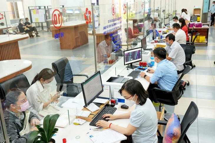 Ảnh minh họa: Người dân làm thủ tục hành chính tại UBND quận Tân Phú, TP.HCM - Ảnh: HỮU HẠNH Ảnh minh họa: Người dân làm thủ tục hành chính tại UBND quận Tân Phú, TP.HCM - Ảnh: HỮU HẠNH