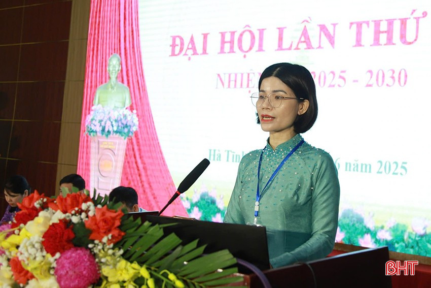 Cô giáo Hà Thị Hoài Nam - Bí thư Chi bộ Lâm sàng - Điều dưỡng trình bày tham luận. bqbht_br_z6675282509197-8f78097e6dfc669e5021a8599950a004.jpg