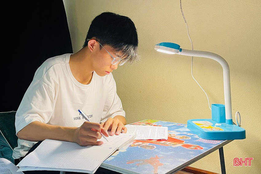 Em Đoàn Trung Nguyên nỗ lực ôn luyện mỗi ngày để có kết quả cao. bqbht_br_img-5632.jpg