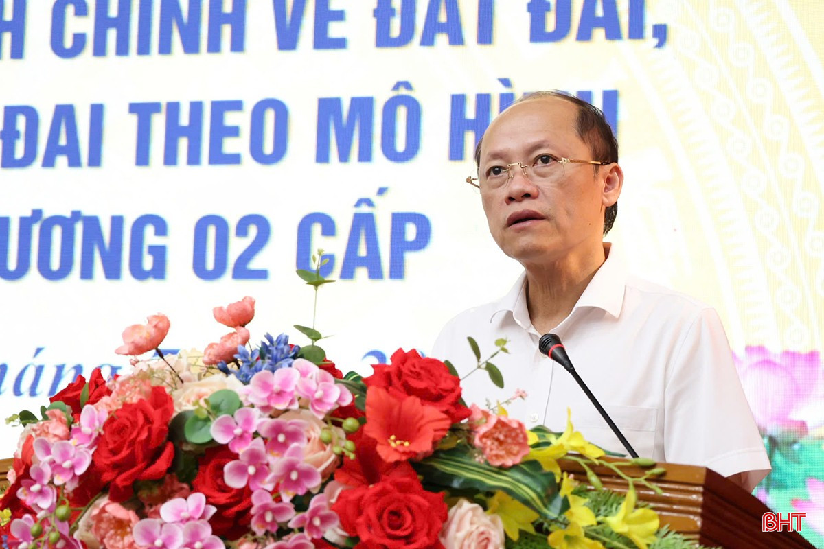 Phó Chủ tịch Thường trực UBND tỉnh Nguyễn Hồng Lĩnh phát biểu các nội dung liên quan tại hội nghị. bqbht_br_z6809907183863-69a50f5ce334ccb2fb15f0fcb0e6b0df.jpg