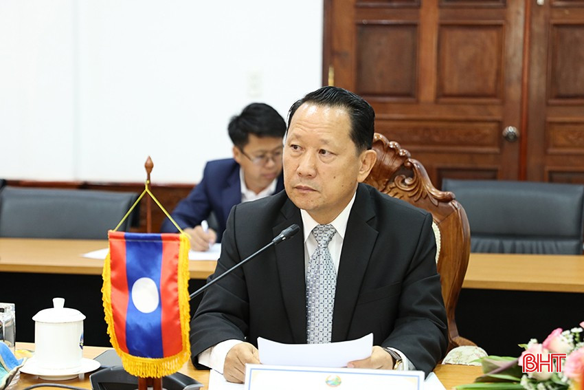 Phó Bí thư Thành ủy Thủ đô Viêng Chăn Sông Lảo Giông Nủ phát biểu tại hội đàm. bqbht_br_ong-lao.jpg