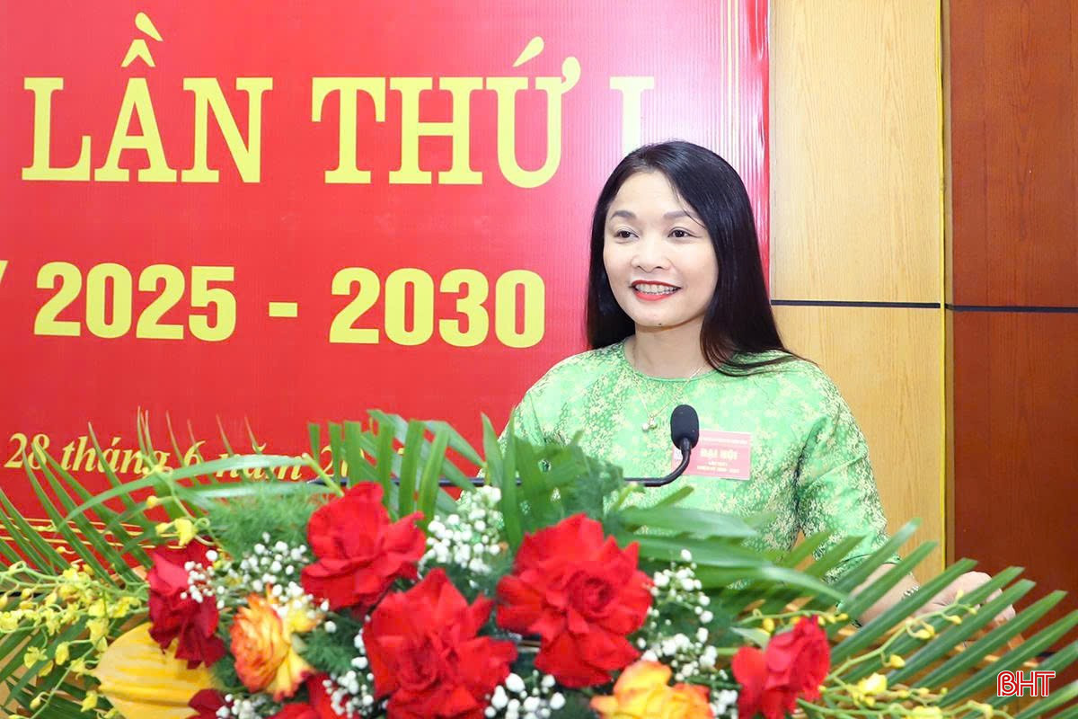 Đồng chí Nguyễn Thị Hà Tân - Tỉnh ủy viên - Phó Bí thư chuyên trách Đảng ủy UBND tỉnh, Bí thư Chi bộ cơ quan Đảng ủy UBND tỉnh phát biểu khai mạc đại hội. bqbht_br_z6751636061199-b139769eabf43ca17c6792d009cea36a.jpg