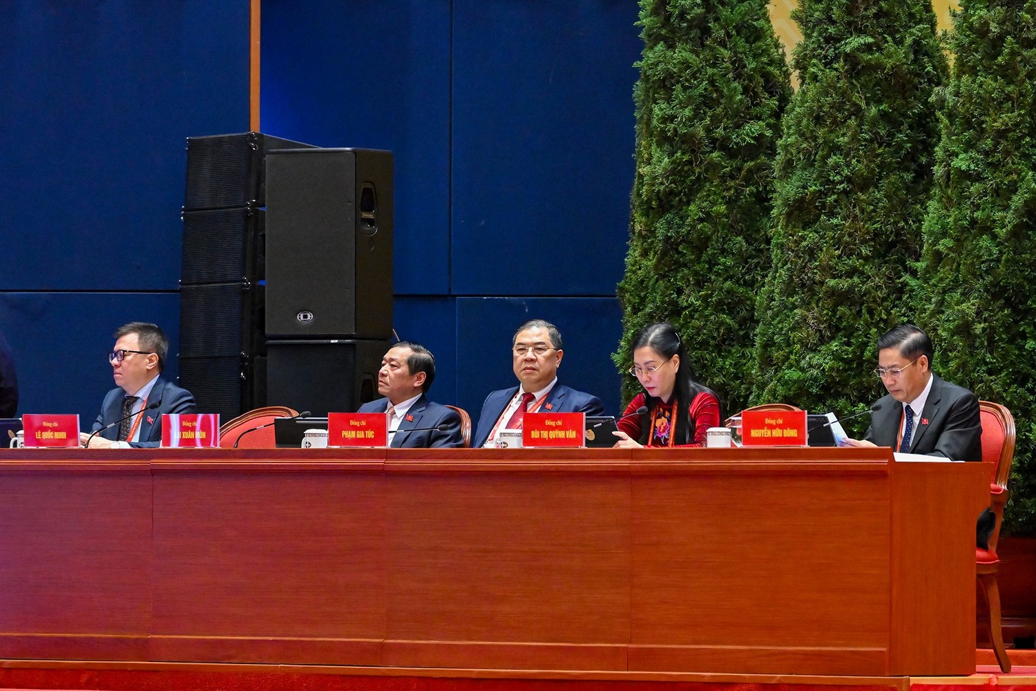 Đoàn thư ký Đại hội.