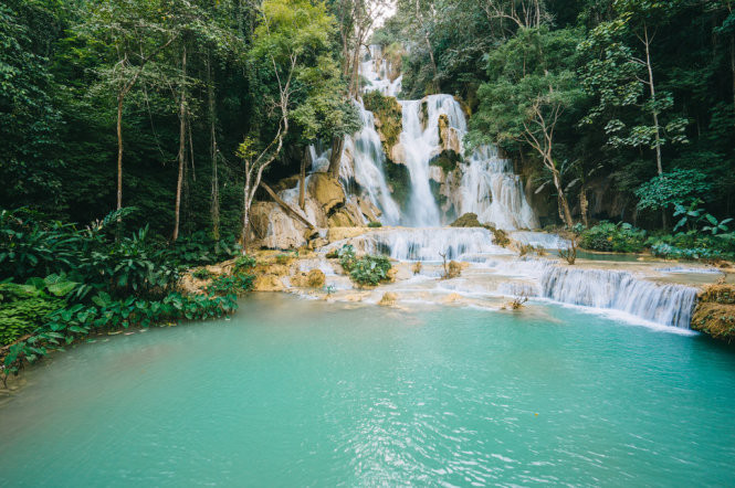 Quần thể thác Kuang Si nằm cách thành phố Luang Prabang của Lào khoảng 30km về phía Nam di boi o nhung ho nuoc dep nhat the gioi