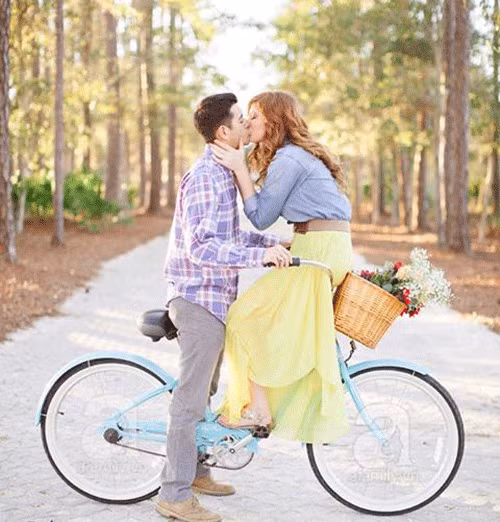 tai sao dan ong hay liec nhin dan ba khac