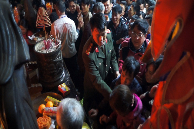 den tran hon don sau gio khai an