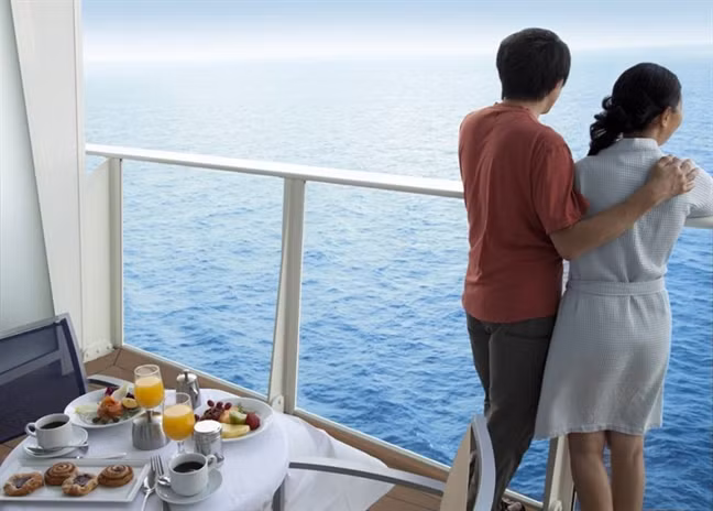 tai sao dan ong hay liec nhin dan ba khac