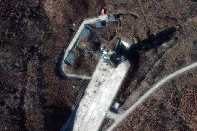 trieu tien tuyen bo chuan bi phong them ve tinh len vu tru