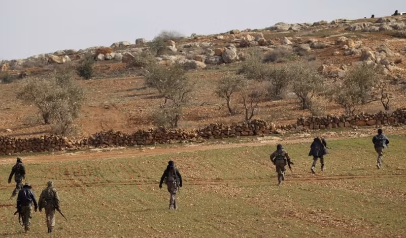 photo phien quan is o syria bi bao vay hoan toan o al bab