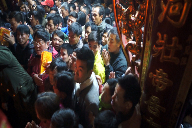 den tran hon don sau gio khai an