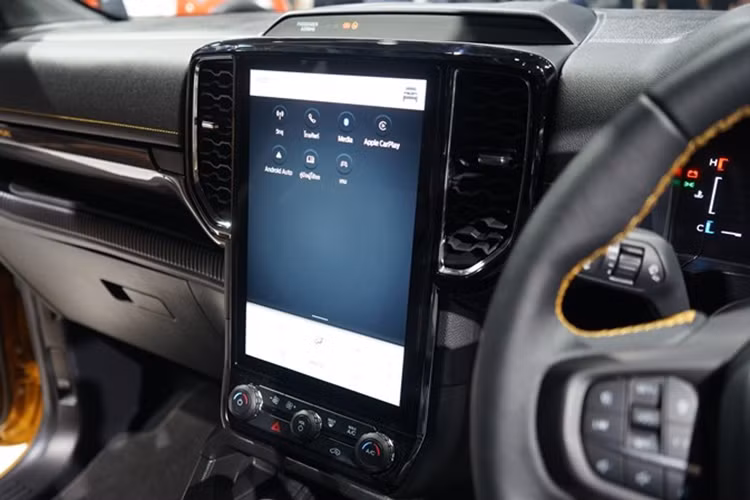 Cận cảnh “hàng hot” Ford Ranger 2022 từ 680 triệu đồng