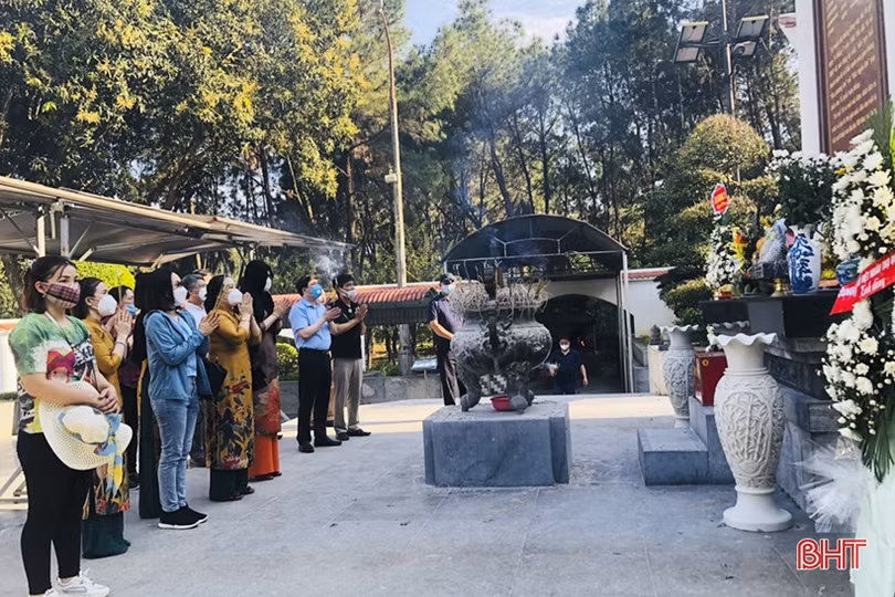 Ngã ba Đồng Lộc đón hơn 500 lượt khách trong ngày thành lập Đoàn