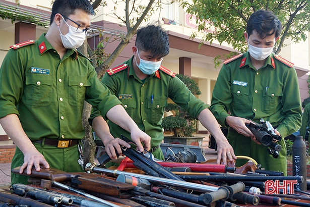 Công an TX Kỳ Anh tiêu hủy số lượng lớn vũ khí và vật liệu nổ