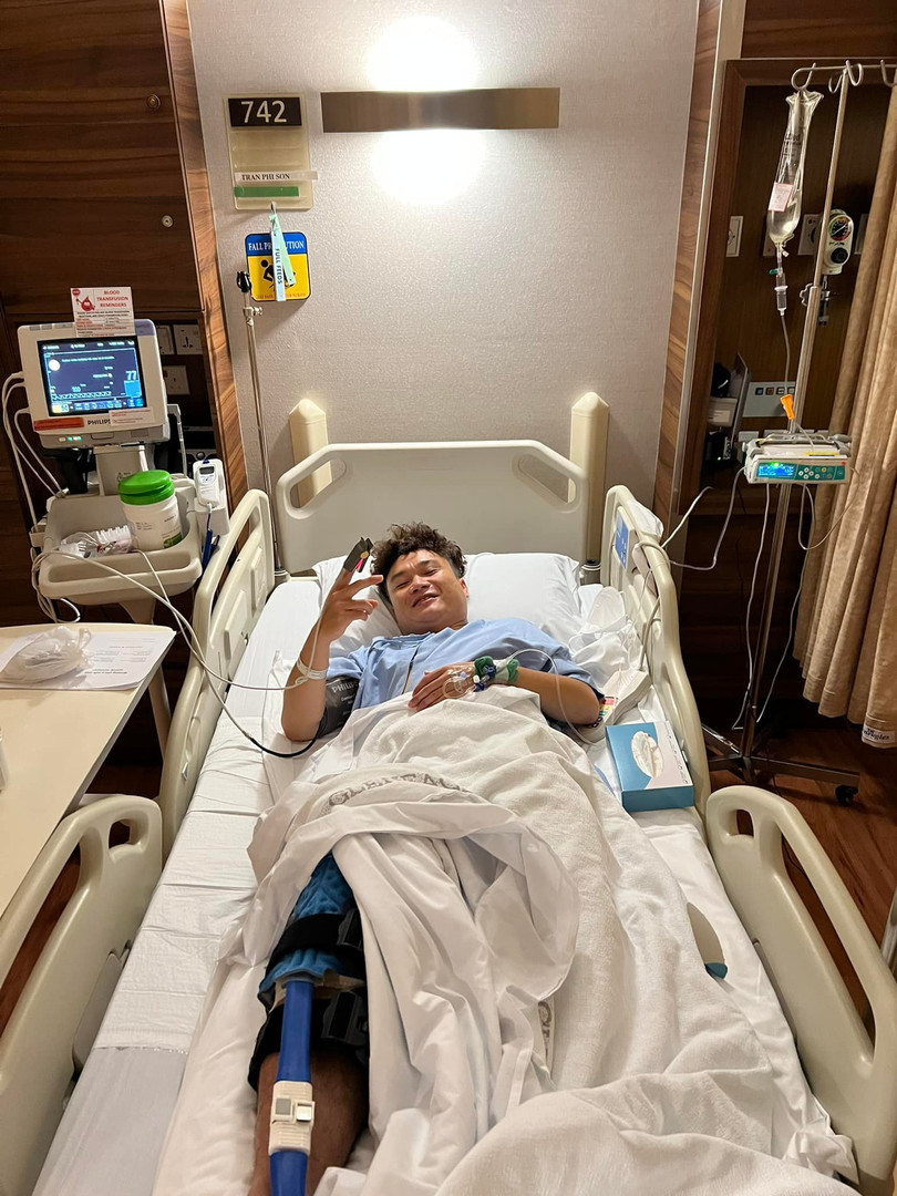 Phi Sơn phẫu thuật thành công ở Singapore, trở lại nhanh hơn dự kiến