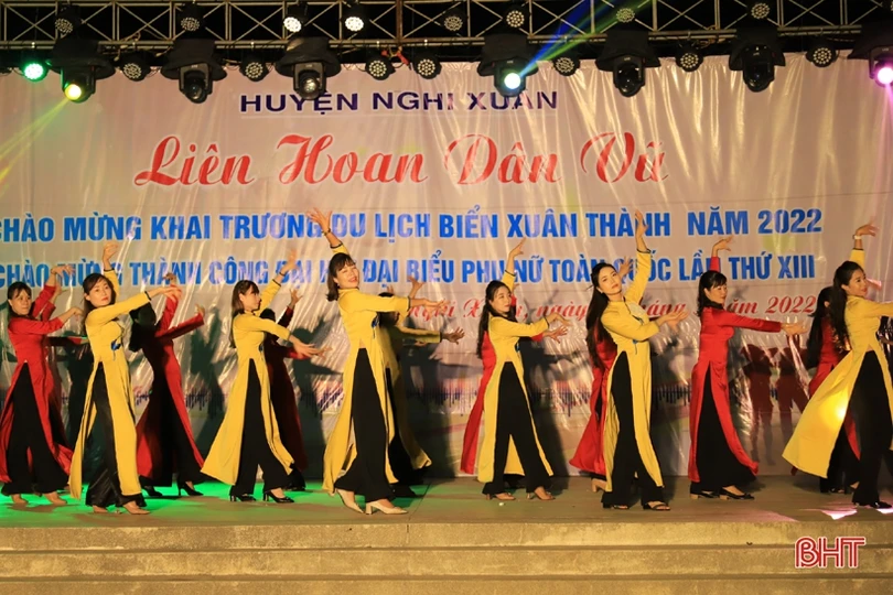 Hấp dẫn liên hoan dân vũ mừng khai trương du lịch biển Xuân Thành