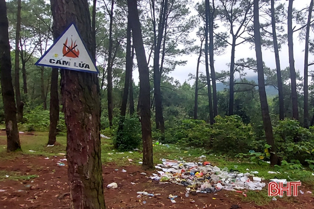 Lên ngắm hồ Thiên Tượng hay lên... xả rác?!